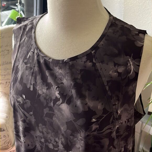 NWOT Athleta Refined Zephyr Tank Top Womens Gray Abstract Floral - Picture 3 of 11